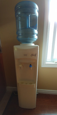 Master Chef Water Dispenser/Cooler + 2 Water Bottles