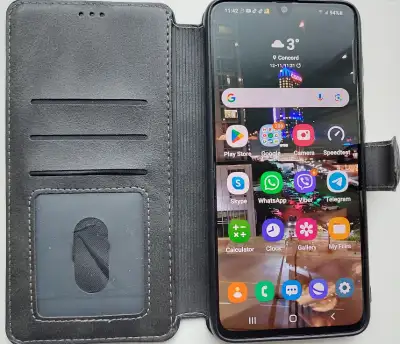 Cell phone Samsung Galaxy A70, View more