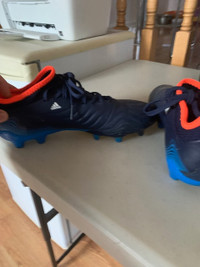 new adidas soccer shoes size 7-8  worn one hr  paid 120$