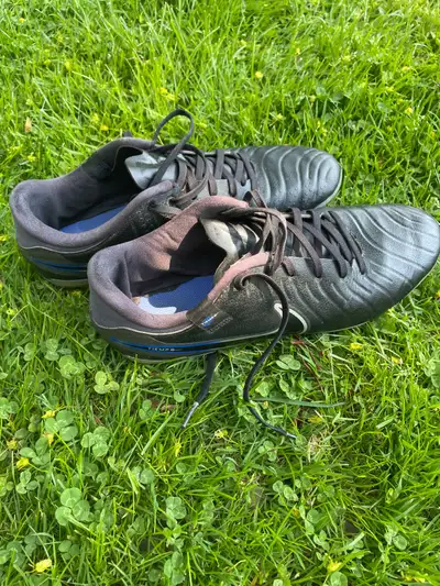 Nike soccer cleats - size 7, View more