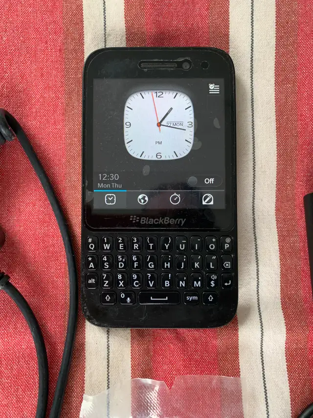 BlackBerry Q5  (8GB-Unlocked) GSM Dual-Core OS 10.2  Cell Phone in Cell Phones in City of Toronto - Image 5