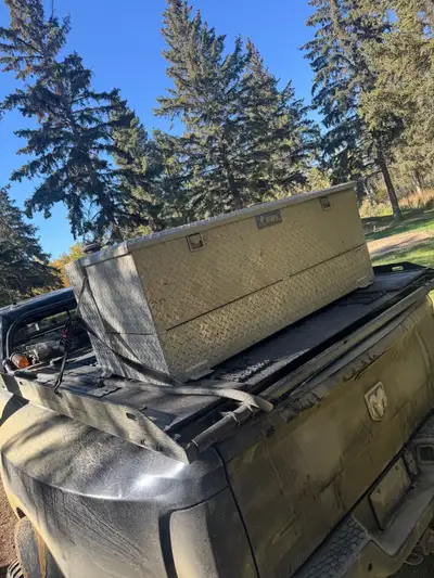 Aluminum slip tank / tool box combo. New GPI pump with new filter, hose and auto shutoff nozzle. 59....