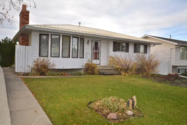 Furnished 5 Bed House W/Garage For Rent in Drayton Valley