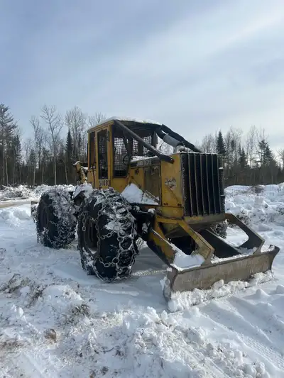 1994 jd 540e Chains are good and tires are okay Everything works as it should If you have any questi...