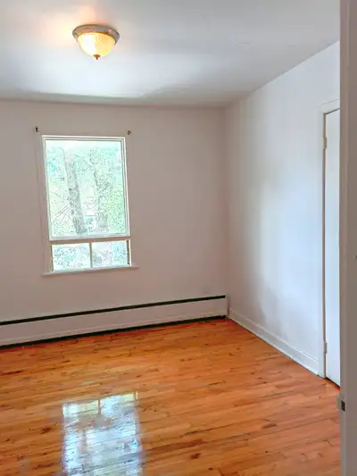 Appartement à louer, 4 1/2 (2 charmbres fermées), beau quartier de Limoilou, près des services (écol...