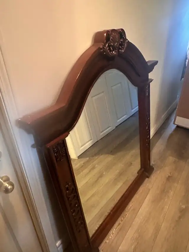 Wooden Frame Mirror in Home Décor & Accents in Markham / York Region - Image 4