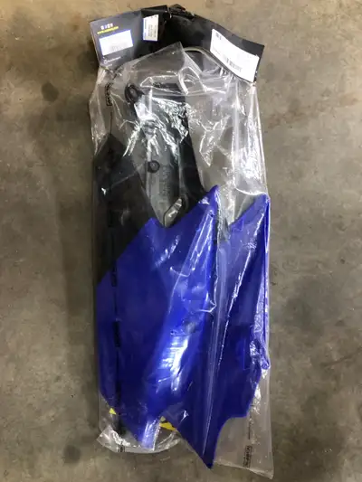 Yamaha blue plastics