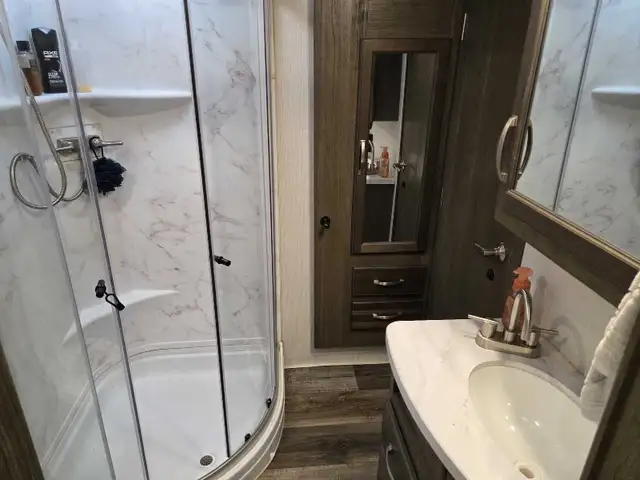 2022 Keystone Cougar 364BHL in RVs & Motorhomes in Kingston - Image 9