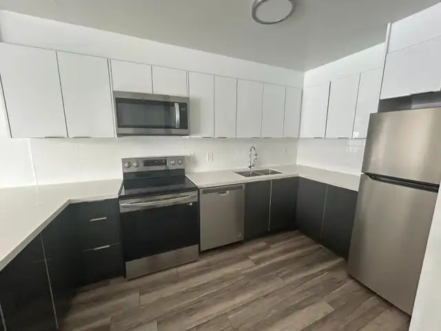 Renovated 2 Bedroom - $2550   First Month Free - North York