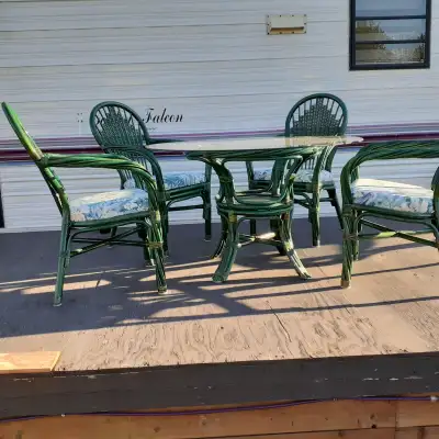 Ensemble de Rotin, 6 X Morceaux, ( Chalet, Roulotte )...$150.00, View more