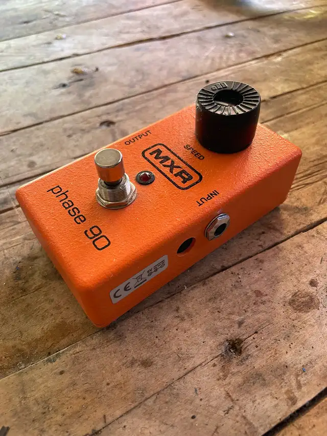MXR Phase 90 foot pedal in Amps & Pedals in Belleville - Image 4