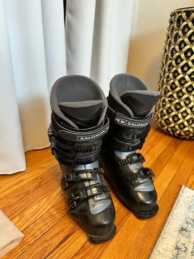 Salomon Performa 6 Women Ski Boots Broken heels For parts Size: 295 mm