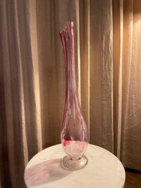 Un grand vase et Une belle corbeille à fruit en verre.