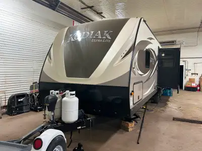 Very good condition travel trailer , well maintained and stored indoors. Currently needs new convert...