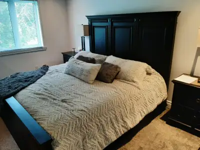 Spacious Master Bedroom with Private Ensuite – Fully Furnished