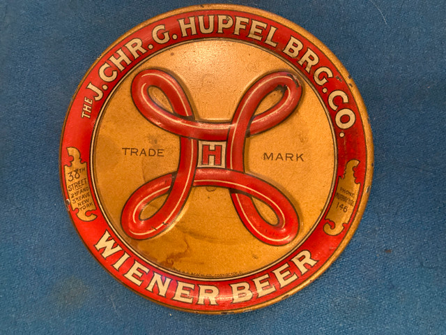 Tip Tray from Hupfel Brewing, New York City dans Art et objets de collection  à Région de Mississauga/Peel