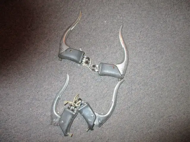 MANETTES DE FREINS - Vélo de route in Frames & Parts in Québec City - Image 2