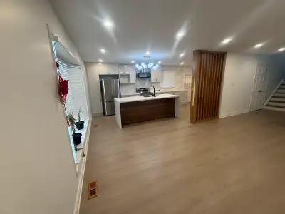Gorgeous 4+1 Bedroom, 3 Bath Home in Aurora Highlands!