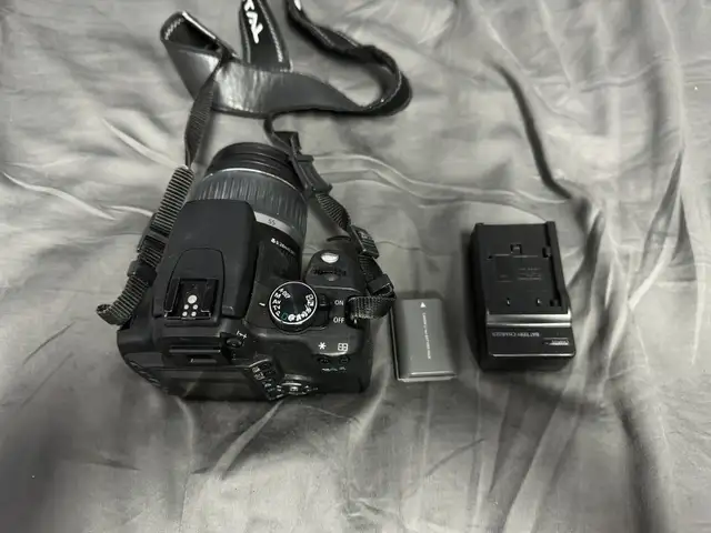 Cannon camera EOS 350D with 18-55 mm lens in Cameras & Camcorders in City of Toronto - Image 4