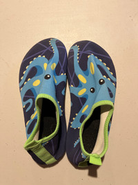 Water shoes size 2.5 to 4