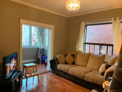 Cute 2 bdrm apt w a den, yard, laundry,  parking, incl. - July 1