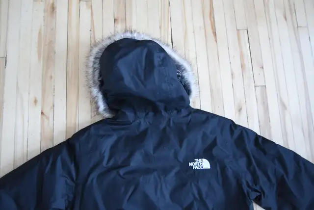 The North Face McMurdo Bomber Down Jacket Youth Boys XL (18/20) in Kids & Youth in Edmonton - Image 11
