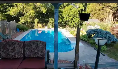 Bright Spacious 3 Bed 1.5 Bath Semi With a Pool In Family-Fr