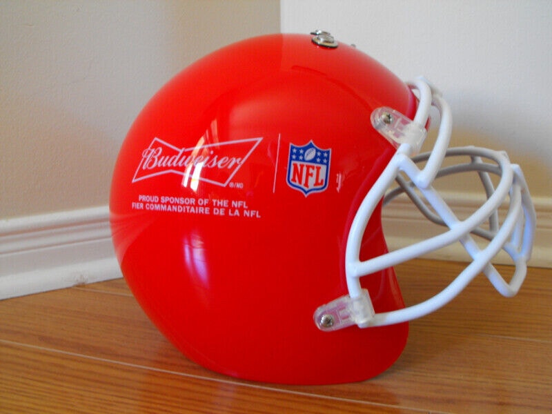 Mancave Collectibles Budweiser NFL Helmet Bluetooth Speaker Arts