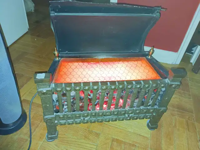 Antique Electric Fireplace in Fireplace & Firewood in City of Toronto - Image 6