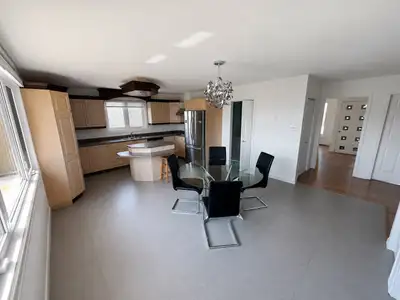 À LOUER - Grand logement 5½ au rez-de-chaussée d’une maison 60, rue Sauriol, Beauport Disponible le...