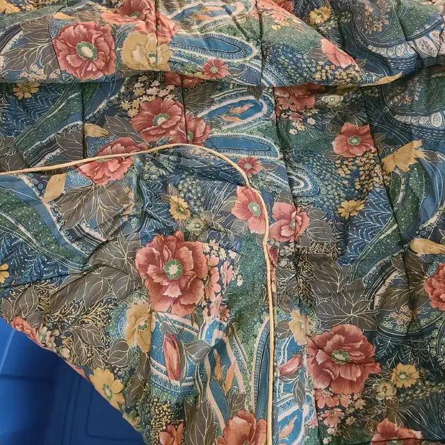 Croscill Vintage Double Comforter set in Bedding in Mississauga / Peel Region - Image 5