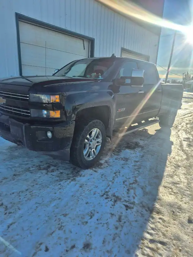2017 Chevy Silverado 2500 Midnight Edition in Cars & Trucks in Meadow Lake - Image 4
