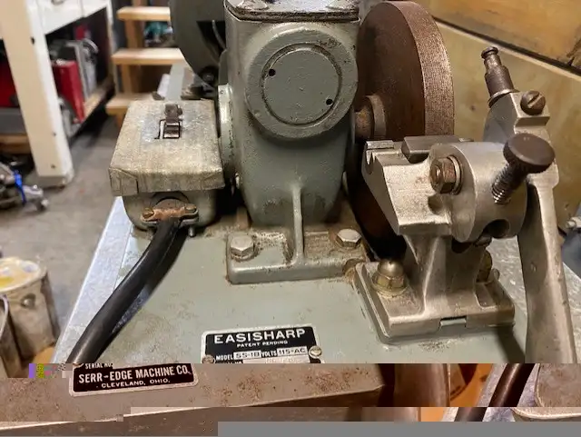 Easisharp Serr-Edge Machine Co. Model No SS-1B in Hand Tools in Saint-Jean-sur-Richelieu - Image 5
