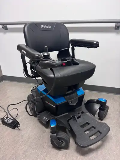 Fauteuil roulant électrique Pride Go-Chair, avec joystick, repos, View more