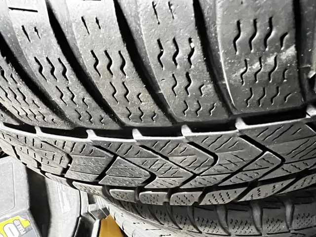 BMW X1/X2 Winter Wheel & Tire Package. Original BMW Rims. in Tires & Rims in Mississauga / Peel Region - Image 3