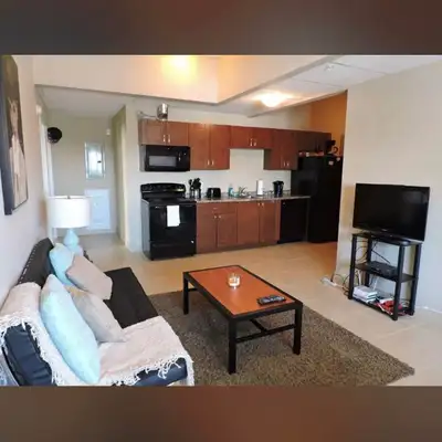 Private bedroom in a 5-bedroom, 5-bathroom apartment. Sublet available from May 2026 to August 2026...