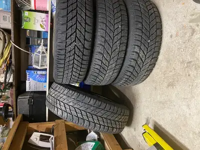 215 55 R17 Snow tires mounted on Honda steel Rims. Good for Kia Soul, Toyota Camry, Honda Accord and...
