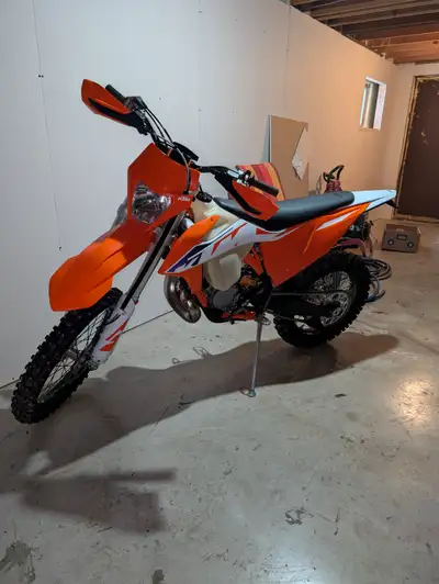Ktm 150 xcw tpi 2023 for sales 35h on it . Dont have time to ride , 6,500$