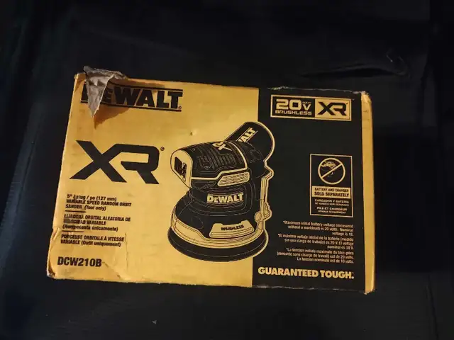 DeWalt 20V XR Sander in Power Tools in Edmonton - Image 3