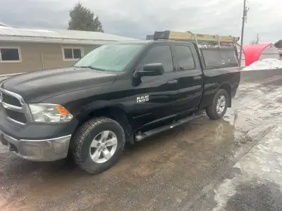 2013 RAM 4X4 SERVICE TRUCK Deck box in Bed, Airlift air bags with compressor. New Tires. A/C works b...