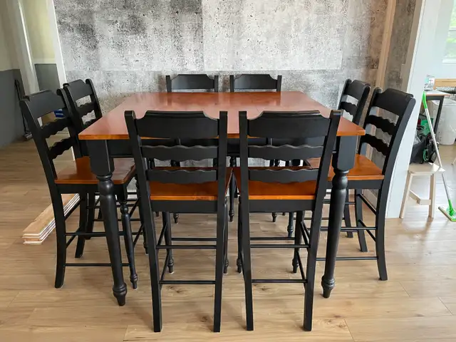 Bar Table with 8 chairs in Dining Tables & Sets in Cape Breton - Image 4
