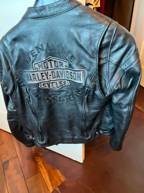 manteau Harley en cuir dans Femmes - Hauts et vêtements d'extérieur  à Laval/Rive Nord - Image 2