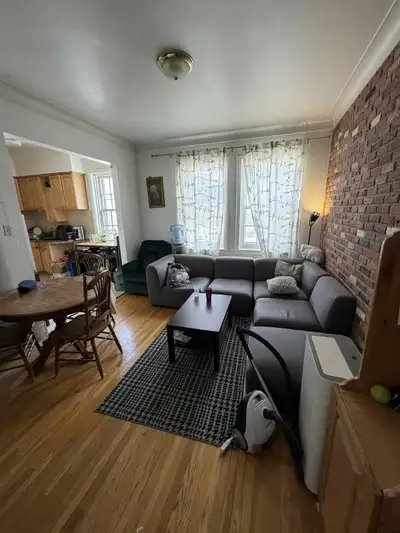 Grand 5 ½ lumineux à NDG — transfert de bail pour le 1er juillet Loyer : 1925 $ 3 grandes chambres f...