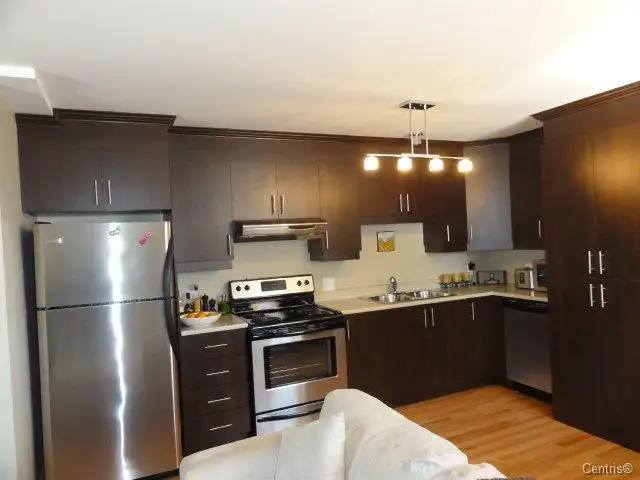 Luxurious Condo in Laval, Close to Everything