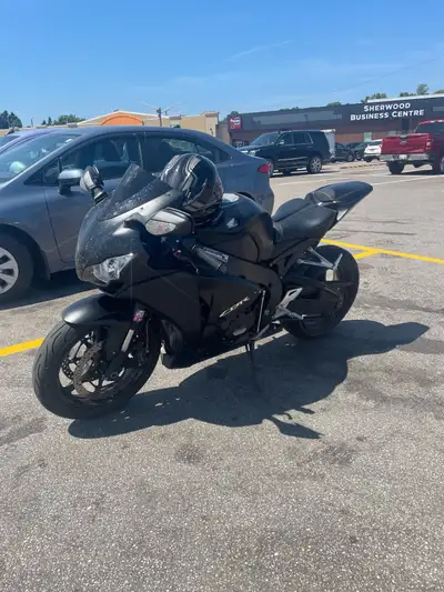 2008 Honda CBR 1000RR/Fireblade In great condition for the year. Runs like a charm and no issues. It...
