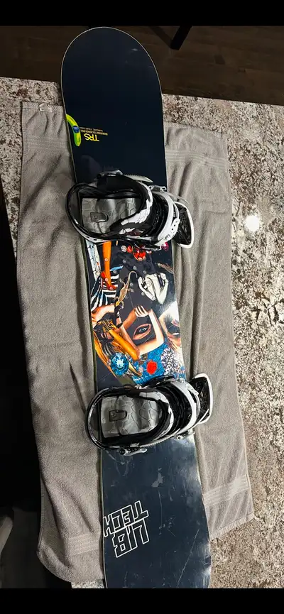 162 cm Lib Tech snowboard BTX banana rocker and Burton traid large bindings. Clear stompad on base i...