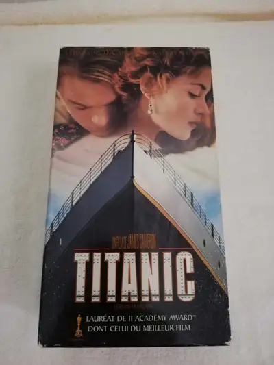Le film "Titanic " sur 2 cassettes en vidéo VHS,version en française. Vds $25