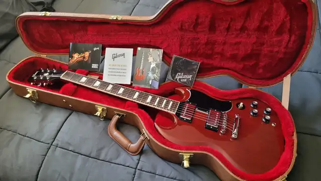 Gibson 2018 SG Standard in Guitars in Ottawa - Image 3