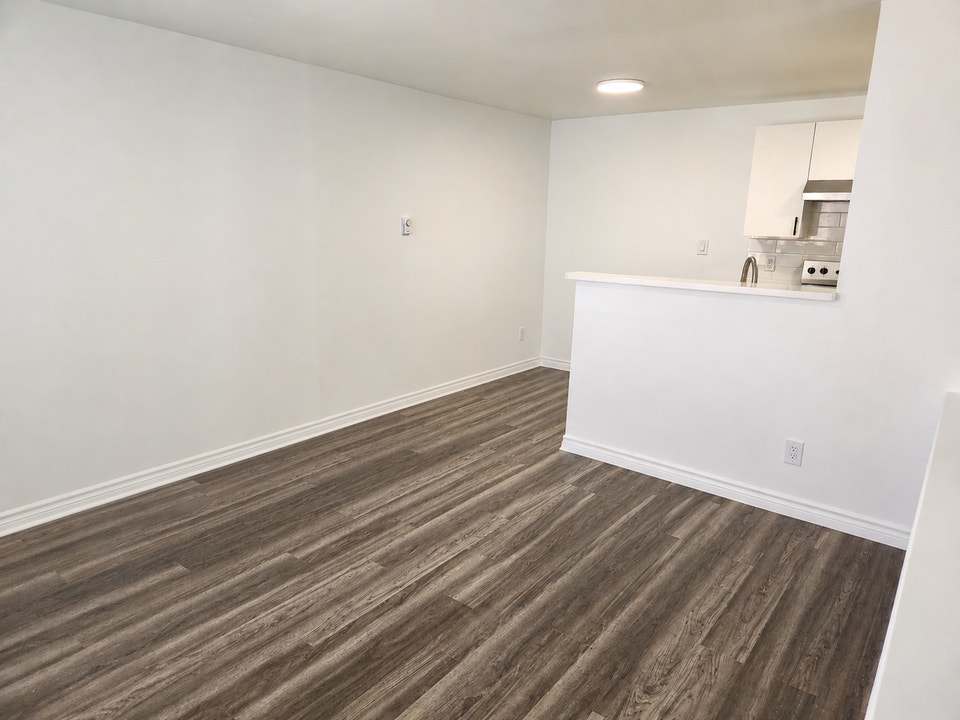 Beautiful garden suite 1 bdrm apartment for rent, all included 3
