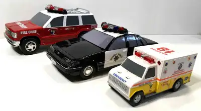 AMBULANCE - FIRE CHIEF - POLICE 117 - 20$ pour les 3!!! 10$ Ambulance Emergency Rescue 18 Laissez pa...